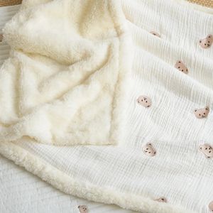 Blankets Swaddling Thicken autumn and winter baby comfort blanket born embroidered pattern 231202