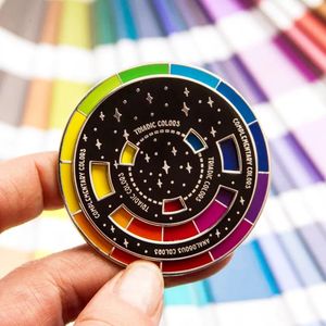 PINS BROCHES Original Color Wheel Brooch Designer Card Emamel Pin Visual Badge Jewelry Gift 231202