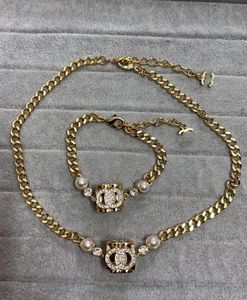 Hiphop Trójwymiarowy kwadratowy litera Pearl Naszyjnik Bransoletka żeńska nisza kwadratowy pusty design obojczyk grube łańcuchowe zestaw biżuterii
