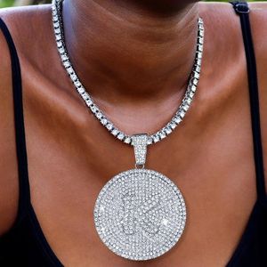 Kedjor 2024 Hiphop Crystal Initials Namn Halsband för kvinnor Iced Out Letter Round Pendant Tennis Chain Halsband Birthday Present smycken