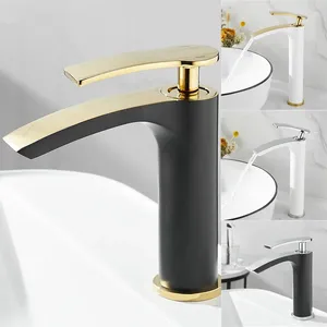 Rubinetti per lavandino del bagno Lavabo nero dorato Miscelatore per acqua fredda e acqua in ottone Foro singolo montato su ponte di lusso