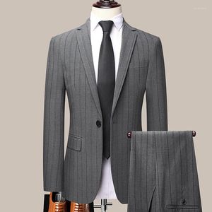 Ternos masculinos moda listras masculino 2023 outono cinza único botão 2 peça jaqueta define escritório fino ajuste blazer e calças
