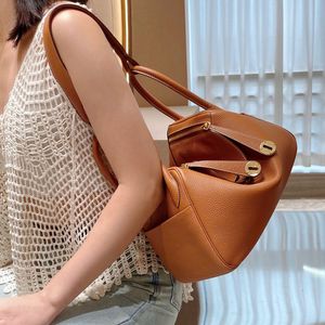 Kvinnor äkta läderläkare Doctor Shoulder Bag Luxury Brand Designer Litchi Mönster 26cm Soft Togo Leather Women's Totes Dumpling Purses and Handbags Gold Hardware 2539