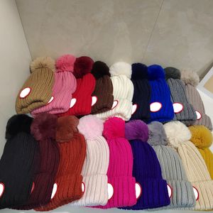 Woolen Marke Hut Herbst Winter Warme Dicke Winddicht Gestrickte Hut Männer Und Frauen Kalte Hut Designer Rosa Schwarz Beanie Weibliche mode Pom Poms Hut 2023