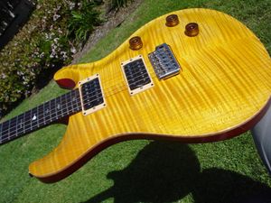 Vendita calda chitarra elettrica di buona qualità 1992 Custom 24 Ten 10 Top Birds Vintage Yellow Small Heel - Strumenti musicali