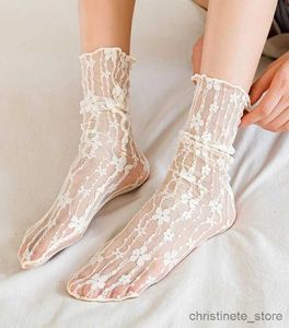 Kinder Socken Frauen Sexy Spitze Blume Mode Ultra-dünne Transparente Sommer Japan Stil Hohl Mesh Crew Socken Harajuku Retro lange Socken