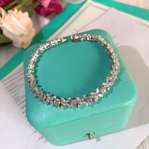 Designer Bracelets Designer for Women Letter Diamond Design Valentine Day Bracelet Christmas Jewelry Optional Gift Box