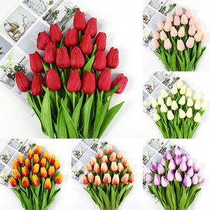 Ghirlande di fiori decorativi 35 cm Bouquet di fiori di tulipano artificiale 105 pezzi di schiuma PE finto per la cerimonia di nozze Decor Home Garden 231202