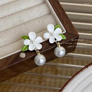 Orecchini a bottone Gardenia bianca fresca Fiore in stile francese e foglia verde Perla di alta qualità Delicato gioiello super buono