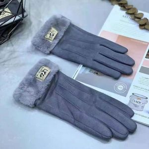 Designer Leather Five Fingers Gloves Women men Short Fleece Thickened high-quality Glove Vintage Trendy Solid Simple Protective Gloves UG03