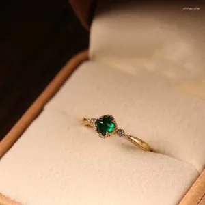 Cluster Rings Vintage Emerald Golden Ring For Women Temperament Retro Green Crystal Exquisite Zircon Adjustable Finger Jewelry Wholesale