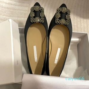 Scarpe a punta da donna Décolleté Fondo piatto Fibbia quadrata in metallo Scarpe da sposa classiche rosse con tacco piatto in raso di seta lucido con strass