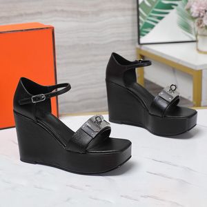 Metallisk knapp Up Peep-Toe Platform Wedge Cover Sandaler äkta läderplatåhäl High klackar ankel plackband häl pumpar kvinnor lyxdesigner skor