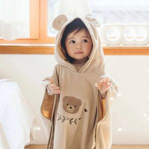 Towels Robes Cartoon Bear Rabbit Embroidered Baby Bath Towel Hooded Ponch born Bathrobe Infant Toddler Soft Receving Blanket Swaddle Wrap 231204