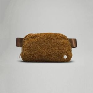 Designer midjeväska yoga kvinnor fanny pack bröst män bumbag bum väska 2l stor fleece bältes väska midjelpack fanny pack crossbody dicky0750