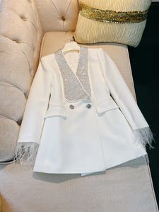 2024 Primavera Bianco / Nero Traforatura a caldo Blazer con pannelli di piume Blazer a maniche lunghe con risvolto e risvolto doppiopetto Cappotti D3N263213