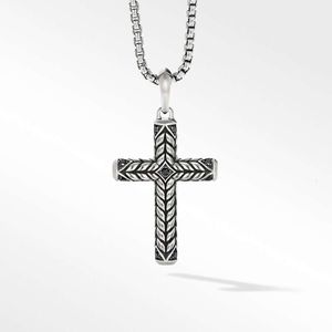 Halsband Dy Luxury Designer Twisteddy Niche Fashion Versatile Sterling Silver Carved Cross Pendant