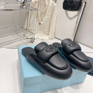 10a Yumuşak Yastıklı Nappa Deri Terlik Sandalet Kapitone Deri Platform Ayakkabı Ayakkabı Üçgen Beyaz Siyah Khaki Düz Ayakkabı Hafta Sonu Seyahat Tatil Tarak Slaytları