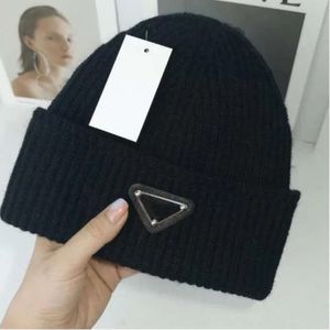 Beanies Designer 2023 Kova Şapkası Kış Kış Fasulyesi Erkekler ve Kadınlar Moda Tasarımı Örme Şapkalar Yünlü Kapak Mektubu Jacquard Unisex Sıcak Yüksek Kalite