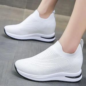 Sapatos de aumento de altura primavera outono branco cunha tênis respirável deslizamento em rendas sapatos casuais mulheres moda ao ar livre sapatos de aumento de altura 231204