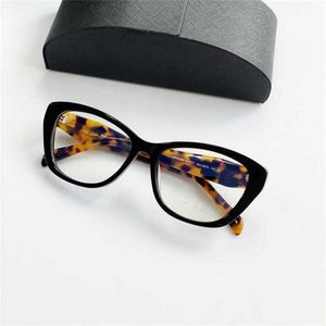 Solglasögon Ny högkvalitativ P -familjens högversion Female Cat's Eye Black Panel Strych Tortoiseshell Color Mirror Legs Optical Gyeglass Frame