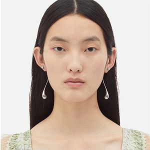 Französische minimalistische Wassertropfen-Ohrringe für Damen, leicht, luxuriös, High-End, lange fließende Kurven, Party, Mode-Charm-Schmuck