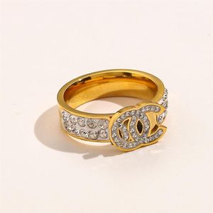 Nowy modny projektant biżuterii Pierścionki Kobiet List Miłość Ślubne Zapasy w wysokości 18K Gold Stated Stal Stael Diamond Knuring Pierścień F2165