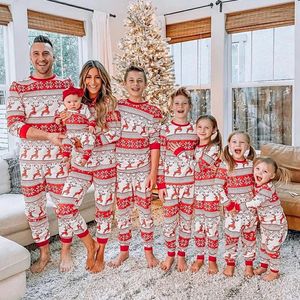 Familjsmatchande kläder Vinter julpyjamas Set Mother Dad Kids Baby Elk Print Soft Sleepwear Xmas 231204