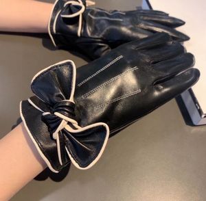 Five 2024 Fingers Protective gloves Gloves Designer LeathLetter genuine leather cashmere warm gloves hort Fleece Thickened Glove Vintage Trendy Solid Simple