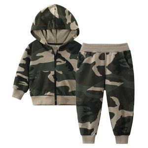 Set di abbigliamento Ragazzi Bambini Camouflage Camo Felpa con cappuccio Abito a maniche lunghe Giacca con cappuccio Cappotto Pantaloni sportivi 2023 Primavera Autunno 231204