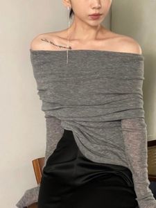 Top monospalla in maglia di lana delicata da donna con vestibilità slim e maglione a maniche lunghe con spalle scoperte