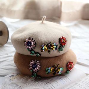 Berets 12-shi Drop Winter Wollfilz Strass Schmetterling Honigbiene Blume Dame Baskenmütze Hut Frauen Freizeit Maler Hut 231204