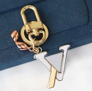 Fler alternativ Märkebokstäver Metal Keychain Womens Bag Charm Pendant Auto Parts Car Key Chain Lover Keychains With Gifts Box Dust Bag Louiselies Vittonlies