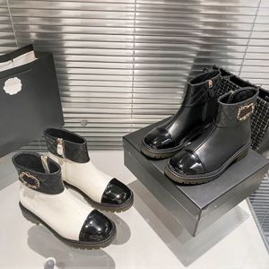 2024 New Womens Lambskin Black Snow Boots Mens 겨울 따뜻한 플랫폼 신발 소녀 정품 가죽 부츠 최고의 힐 특허 여성 고급스러운 야외 가죽 발목