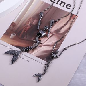 مصمم أزياء 2Vestwood A*Riel Skeleton Trace Stain Long Trace Necklace قلادة مزدوجة الطبقات قابلة للحركة حورية البحر قلادة عظمية مع مربع هدايا