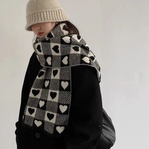 Lenços de lã cachecol de malha amor coração cachecol preto branco xadrez cachecol engrossado quente inverno feminino cachecóis presentes de ano de natal 231204