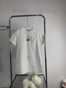 Vestidos casuais básicos marca de designer 2023 primavera / verão novo produto corrente triangular ajuste solto moda atraente e corte fino saia de camiseta de renda VB68