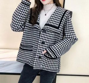 2024 Nya kvinnors läder och päls xiaoxiangfeng Qianniao Grid Loose Coat Women's Short Imitation Mink Fleece