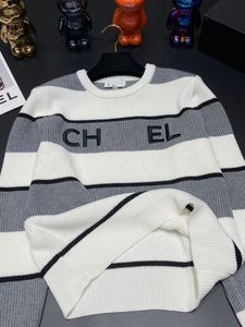 하이 스웨터 버전 디자이너 여성의 같은 스타일 이른 가을 새로운 점진적인 격자 무늬 자카드 니트 느슨한 게으른 바람 스웨터