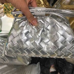 Axelväskor bottegvveneta totes påse kopplingspåsar vävd väska för kvinnor klimp påse silver veckad molnpåse crossbody väska sommar liten väska mobiltelefon väska 8n wnxiy