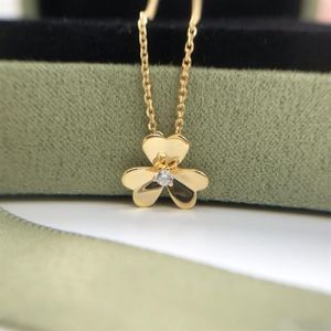 Four Leaf Clover Necklace Designer Jewelry Set Frivole Pendant Necklaces Bracelet Stud Earring Gold Silver Mother of Pearl Green F244x