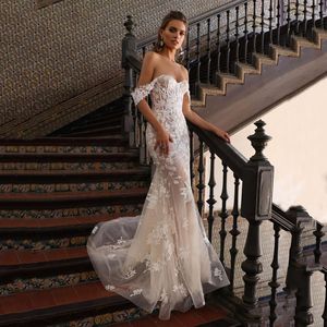 Off-Shoulder Mermaid Wedding Dresses For Bride Utsökt axelpaklösa rygglösa trendiga Applique illusiom gjorda på beställning