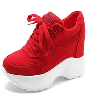 Sapatos de aumento de altura femininos de salto alto moda respirável sapatos de couro PU femininos sapatos de plataforma de altura aumentada 10 cm de sola grossa Zapatos Mujer 231204