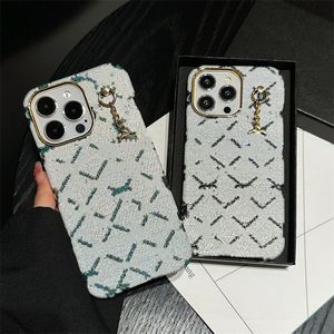 Capa de telefone luxuosa com letras de metal para iPhone 15Pro Max Chain 15Pro 13 Pro 12 14 ProMax 11 XR xsmax 8plus Capa de telefone elegante com moldura dourada