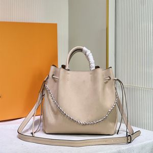 High quality stylish luxury designer bag Ladies' favorite tote bag Tote cross bag Full leather chain Belt embossed shoulder b2396