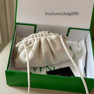 Bottegvveneta väskor designer väskor 2023 ny molnpåse läder premium nätverk röd dumpling väska korsk koreansk stil liten publik bagyqbcyqbcyqbc wn-2gu6