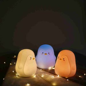 Nattljus 7 Färgglada söta Penguin Baby Night Light for Children Bedroom Lamp led att USB laddar ögonskydd Barnljus bredvid gåvor YQ231204