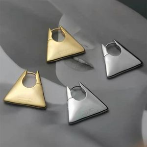 럭셔리 패션 디자이너 여성 빈티지 귀걸이 섬세한 간단한 Peplum Earrings Minority Design Earrings Stud Earring Christmas Gift 웨딩 이어링