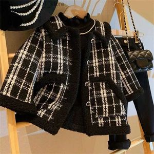 Down Coat Fashion Baby Girl Fleece Plaid Jacket Turn-down Collar Winter Infant Toddler Child Vintage Trench Coat Outwear Baby Clothes 1-3Y Q231205