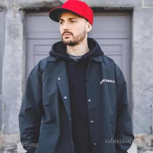 Fall Top Designer Essessslal Mens Jacket God High-end Damska płaszcz klapy guziki wodoodporne wiatroodporne komfort ciepły